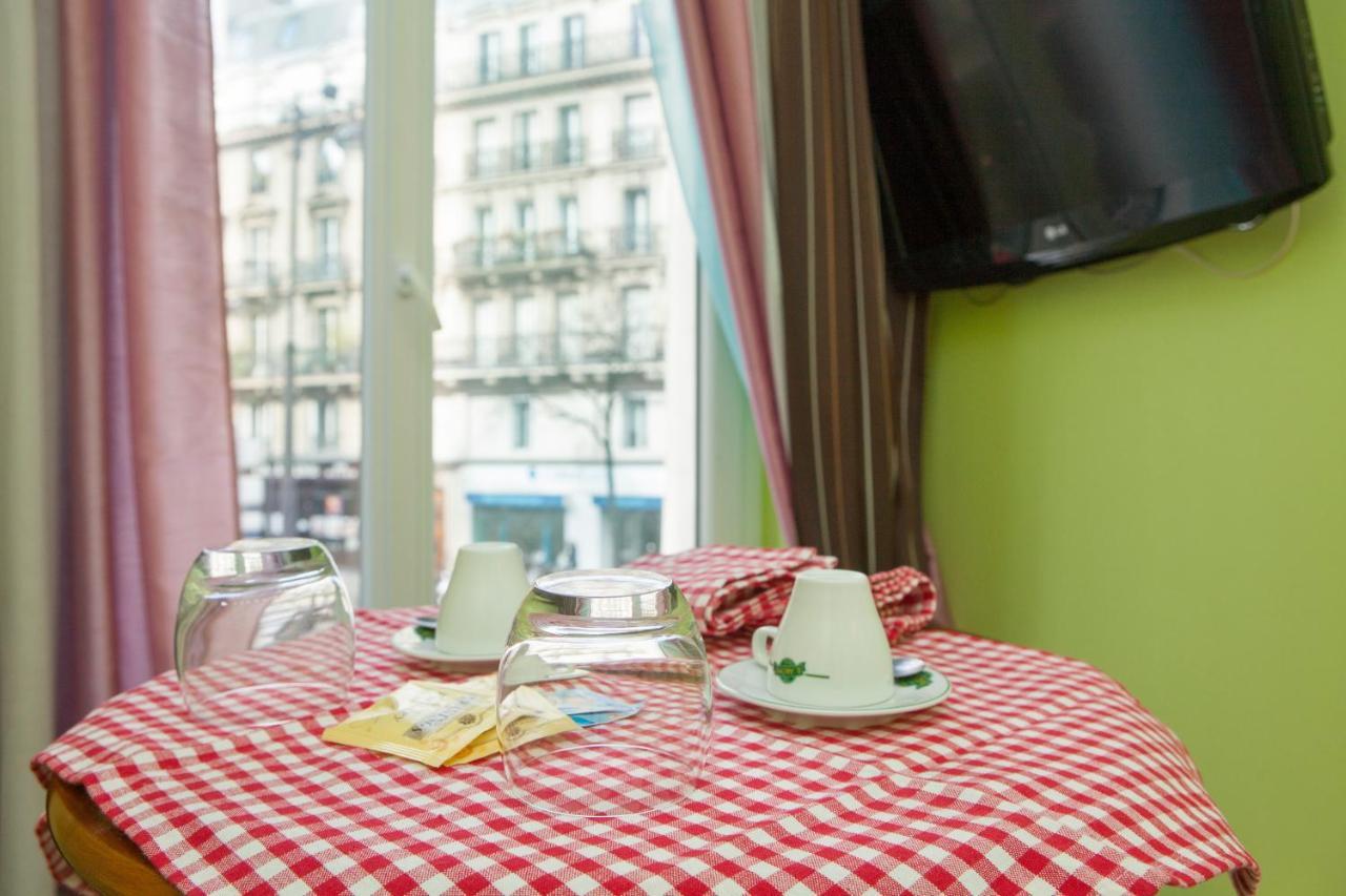 Club246 Paris Saint Martin Bed & Breakfast ภายนอก รูปภาพ